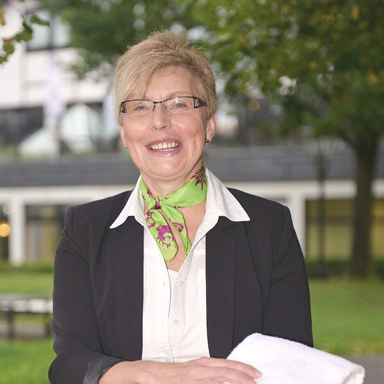Gastgeber Leiterin Housekeeping Sporthotel Grafenwald